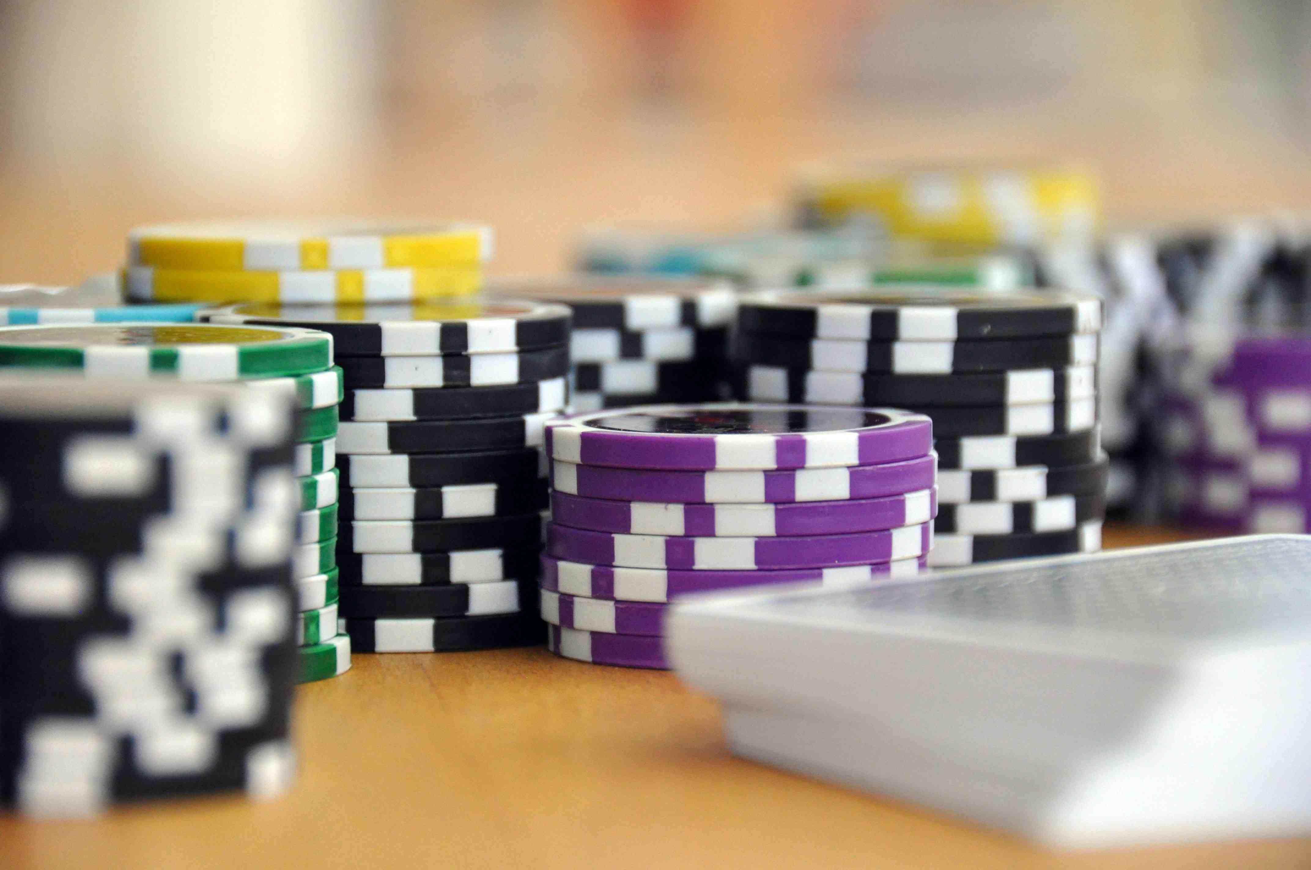 Giao diện đại diện các trò chơi casino trực tuyến và thể thao của rongvang68